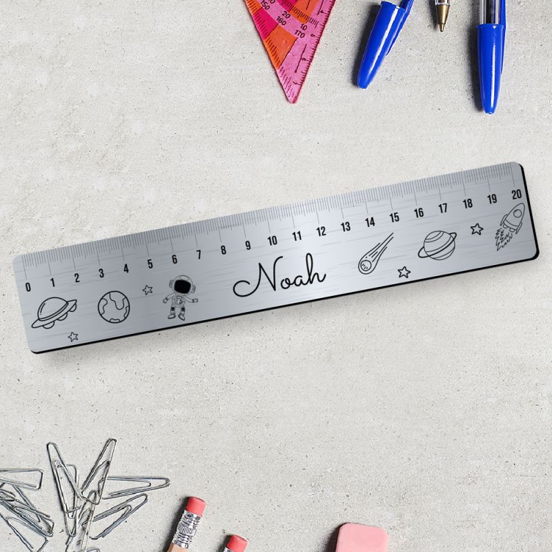 Règle graduée 20 cm personnalisée pour écolier · Prénom | Espace Règle graduée 20 cm personnalisée pour écolier · Prénom | Espace