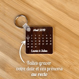 Porte-clés carré effet bois foncé à graver · Modèle Date de Rencontre
