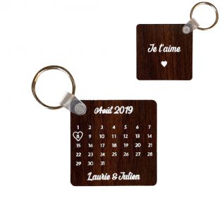 Porte-clés carré effet bois foncé à graver · Modèle Date de Rencontre