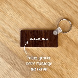 Porte-clés rectangulaire effet bois foncé à graver · Modèle Famille 3 personnages