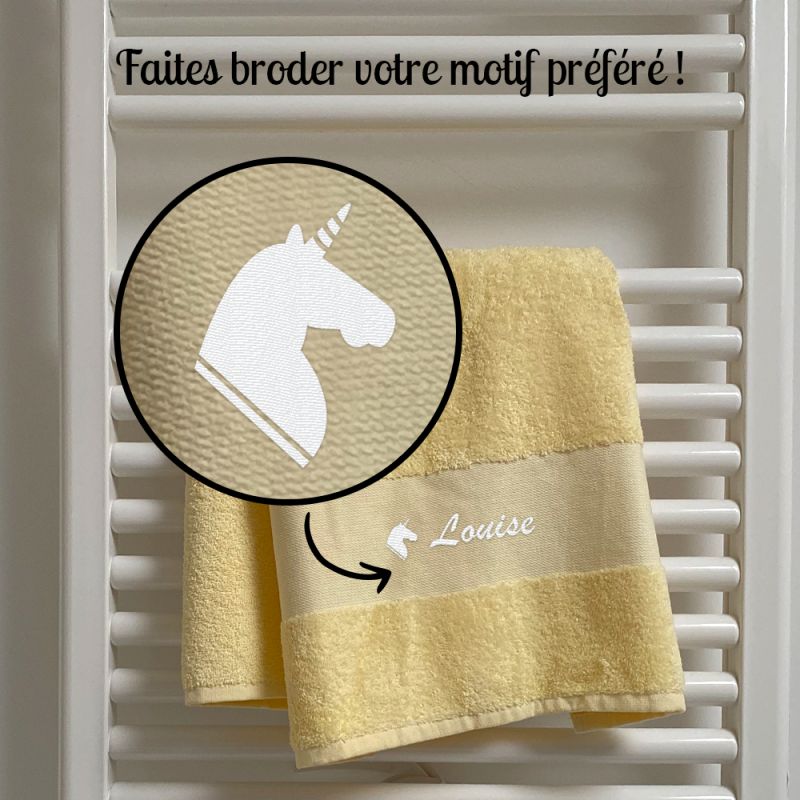 Serviette de bain personnalisée par broderie · Drap de bain personnalisé prénom ou texte · 50 x 100 cm Serviette de bain personnalisée par broderie · Drap de bain personnalisé prénom ou texte · 50 x 100 cm