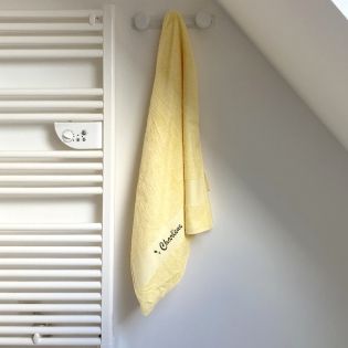 Serviette de bain brodée avec texte ou prénom · Idée cadeau mariage ou crémaillère · 70 x 140 cm