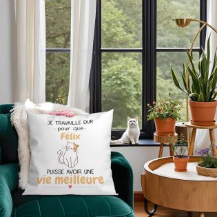 Coussin personnalisé carré 40 x 40 cm "Je travaille dur pour mon chat" avec nom de votre chat, fabriqué en France