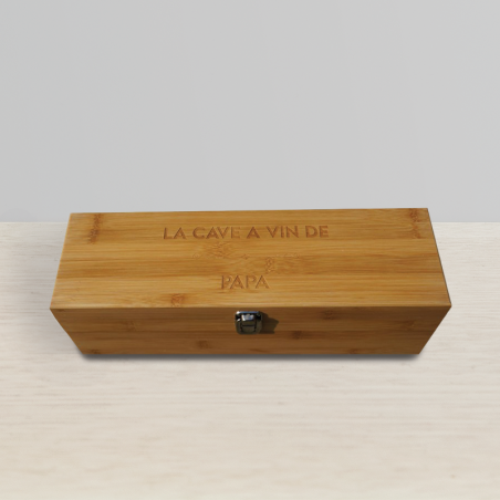 Coffret à vin en bambou personnalisée avec prénom "LA CAVE A VIN DE" - Caisse vin bambou avec 4 pièces de service